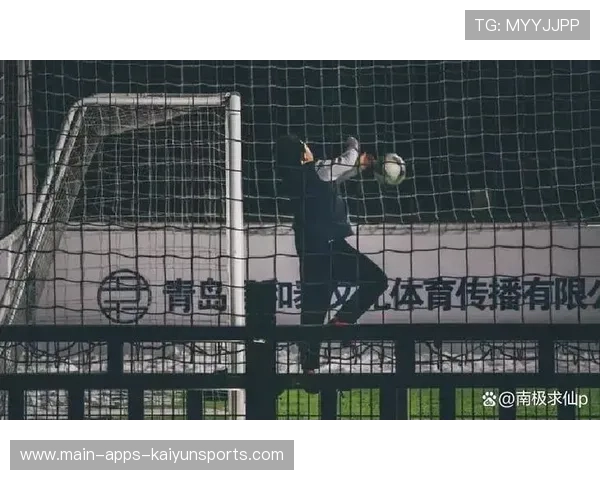 青训守门员在成人赛场完成惊天扑救 青训守门员在成人赛场完成惊天扑救