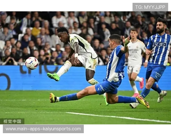 维尼修斯边路突破传中,皇马后点包抄得手 维尼修斯边路突破传中,皇马后点包抄得手