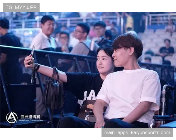 [选手名]追星成功：终于见到了偶像s1mple并合影留念✨（144 ）